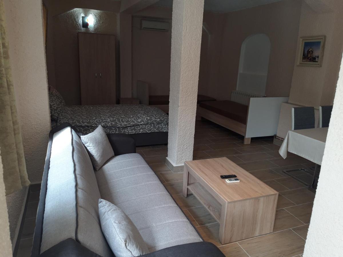 Kazablanka Rooms Aerodrom Susunja Esterno foto